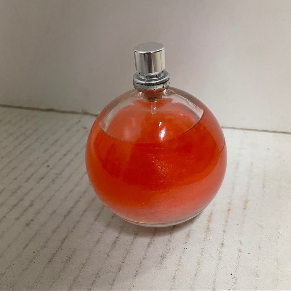 BODY SHOP FROSTED BERRIES SHIMMER MIST